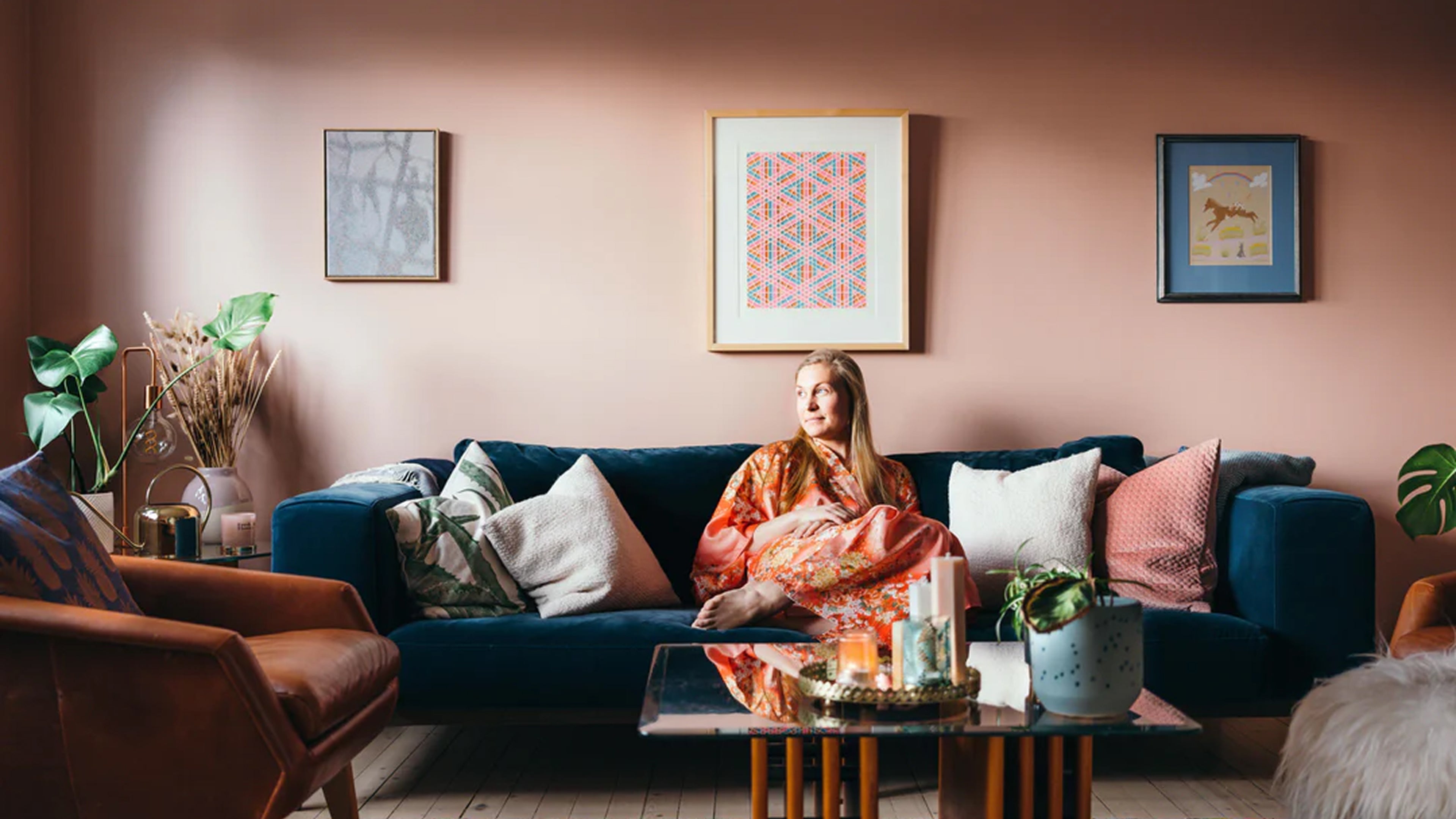 Creating a Relaxing Living Room with Warm Colors