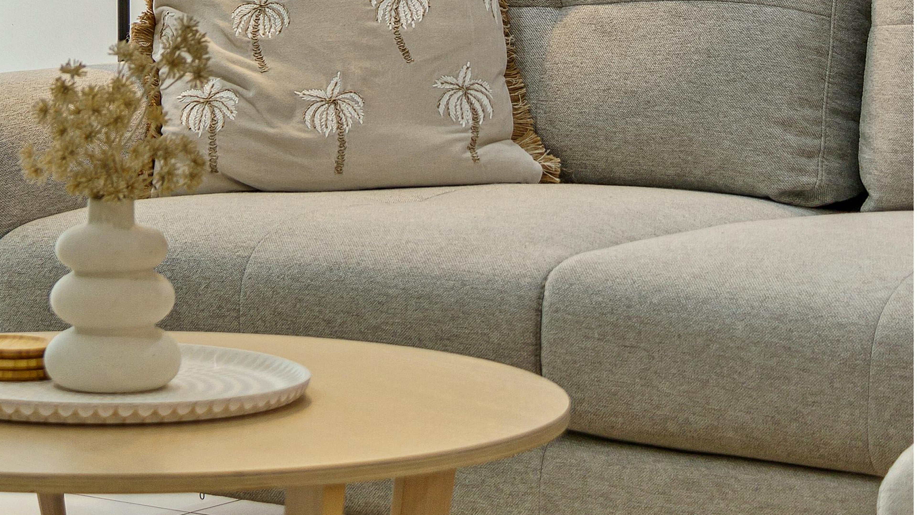 Simple Decor Ideas to Refresh Your Coffee Table