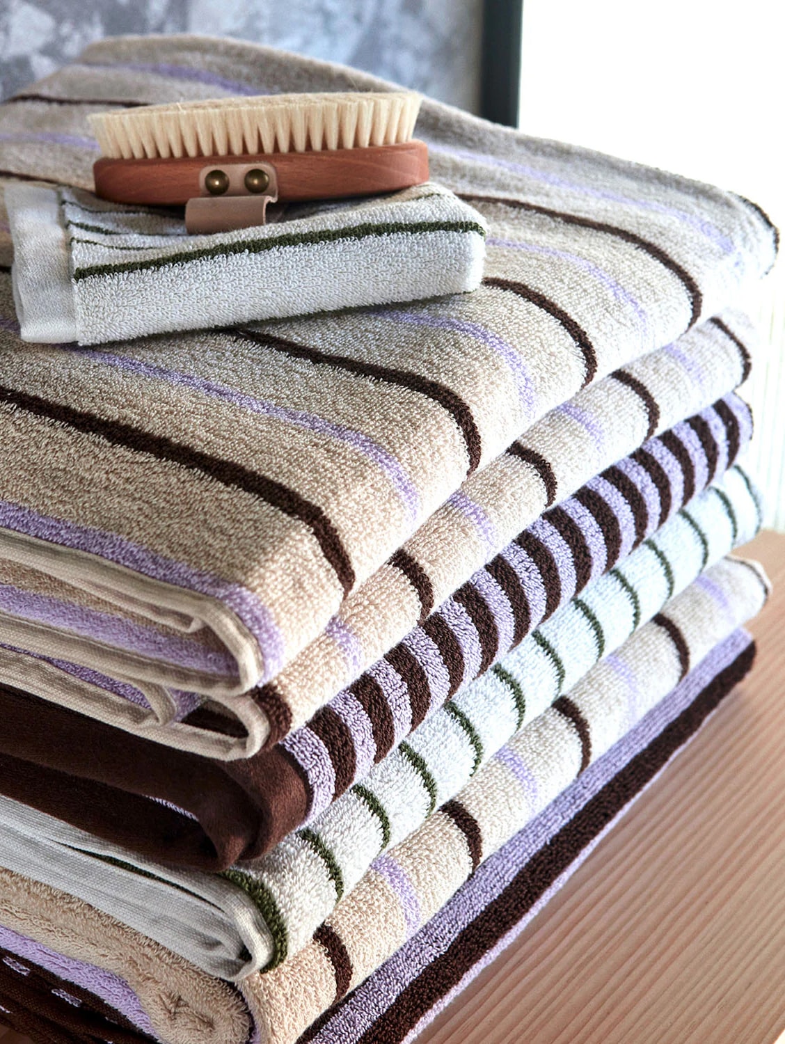 Thin Stripe Towel 3