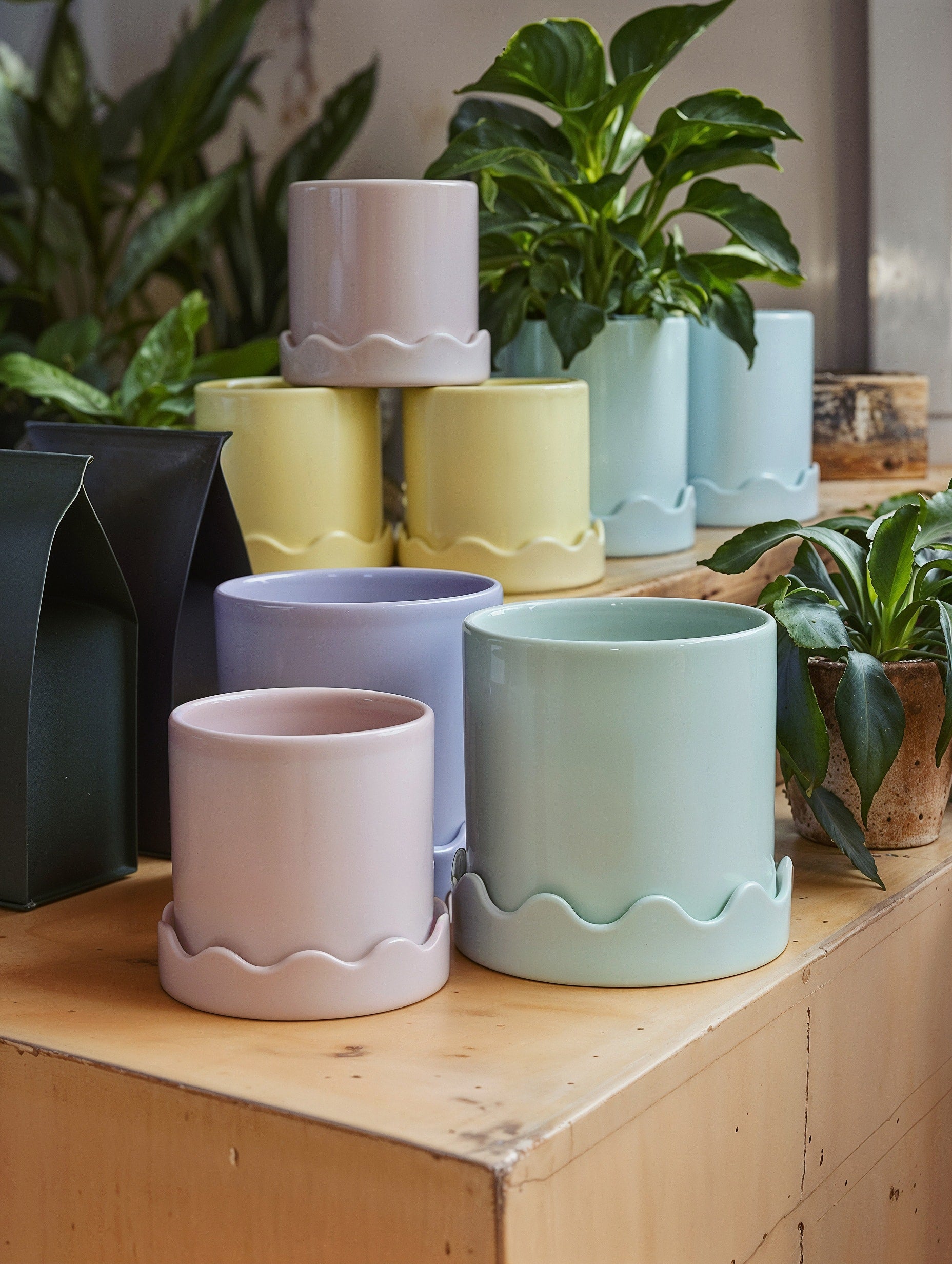 Wavy Rim Pot 8